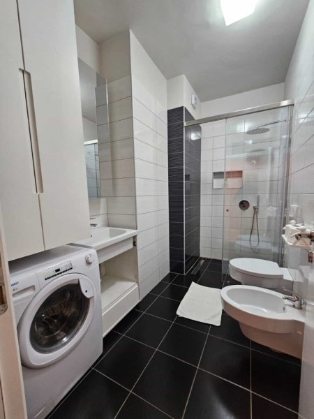 Tirane, jepet me qera apartament 2+1 Kati 5, 88 m² 1.500 € (Rruga Kajo Karafili)