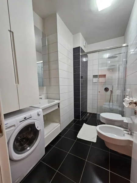 Tirane, jepet me qera apartament 2+1 Kati 5, 88 m² 1.500 € (Rruga Kajo Karafili)