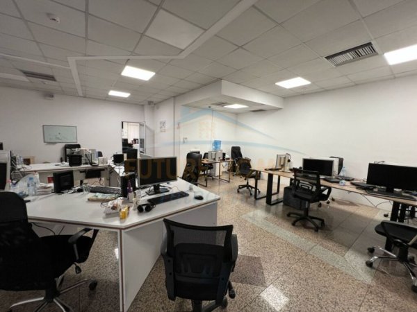 Tirane, jepet me qera Ambjent Biznesi per Zyra,  Kati 1, 344 m² 5.900 € (Blloku)