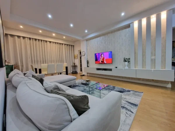 Tirane, shitet nga Pronari, pa-komision apartament 2+1+Aneks+Ballkon Kati 8, 125 m² 350.000 € (Rruga Prokop Myzeqari)