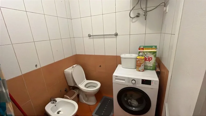 Tirane, ndarje qeraje me vajze apartament 1+1+Ballkon Kati 4, 60 m² 175 € 