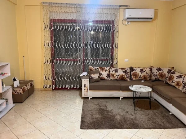 Tirane, ndarje qeraje me vajze apartament 1+1+Ballkon Kati 4, 60 m² 175 € 