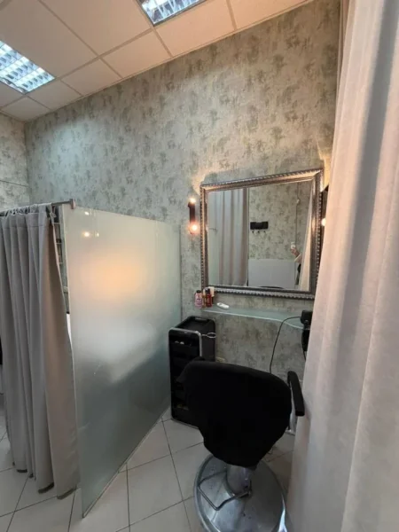 Tirane, jepet me qera ambjent biznesi Kati 0, 16 m² 300 € (Pas Oslo 21 dhjetori)