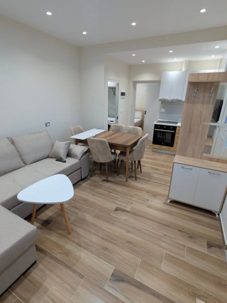 Tirane, jepet me qera 2+1 , 84 m² 350 € (kafja e remes)