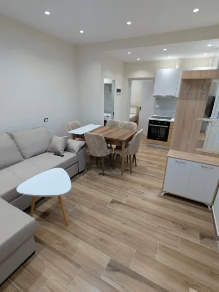 Tirane, jepet me qera 2+1 , 84 m² 350 € (kafja e remes)