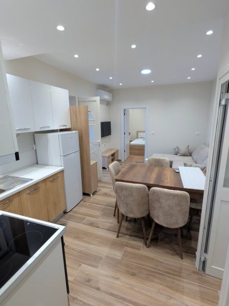 Tirane, jepet me qera 2+1 , 84 m² 350 € (kafja e remes)