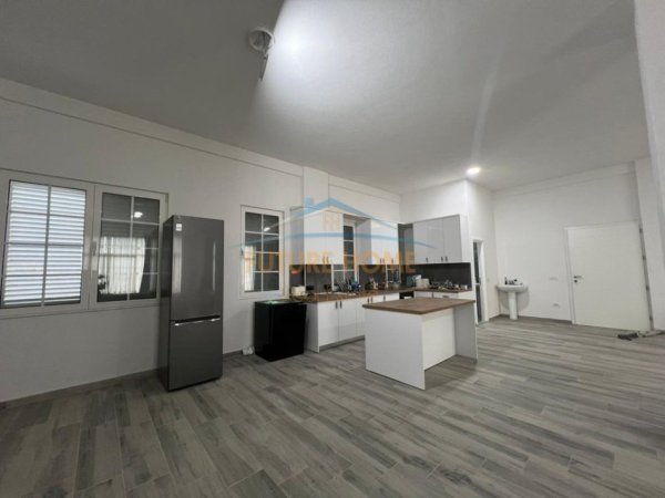 Tirane, jepet me qera apartament 4+1+Ballkon Kati 4, 250 m² 1.500 € (Paskuqan)