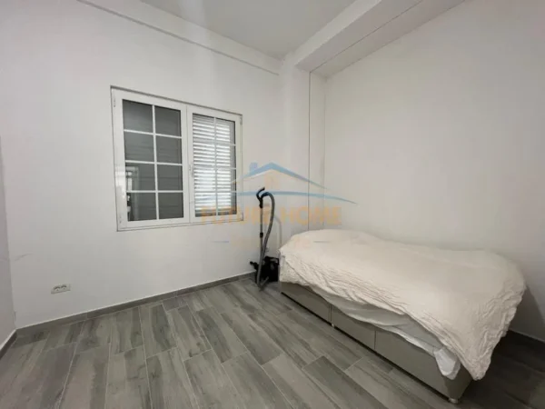 Tirane, jepet me qera apartament 4+1+Ballkon Kati 4, 250 m² 1.500 € (Paskuqan)