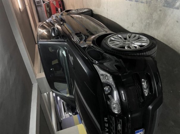 Tirane, shitet SUV Range Rover Sport, Nafte, e zeze tiptronik Klima 150.000 km