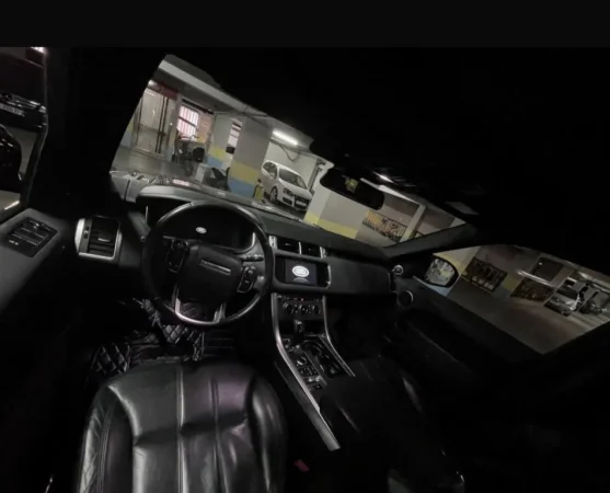 Tirane, shitet SUV Range Rover Sport, Nafte, e zeze tiptronik Klima 150.000 km