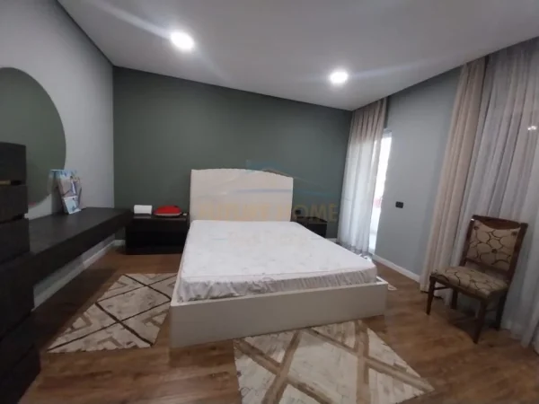 Tirane, jepet me qera apartament Kati 2, 200 m² 1.200 €