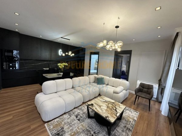 Tirane, jepet me qera apartament Kati 15, 146 m² 2.800 €