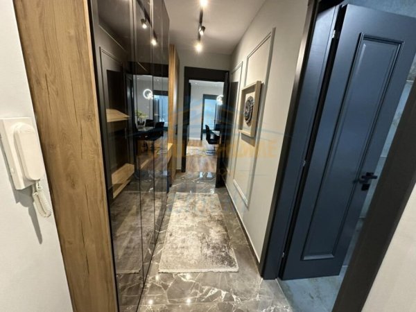 Tirane, jepet me qera apartament Kati 15, 146 m² 2.800 €