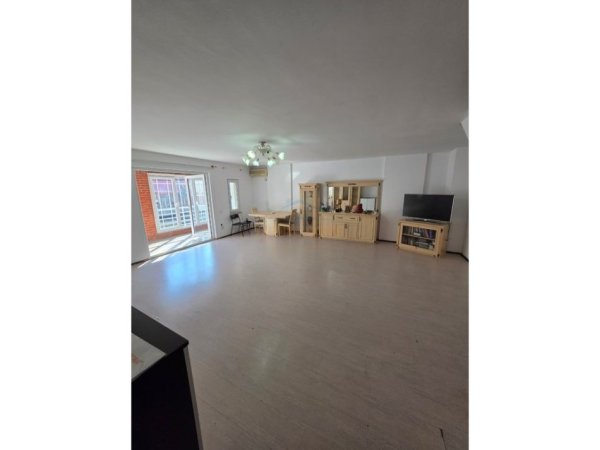 Tirane, shitet apartament duplex Kati 2, 149 m² 300.000 €