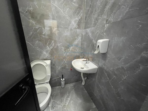 Tirane, shitet ambjent biznesi Kati 1, 130 m² 420.980 €