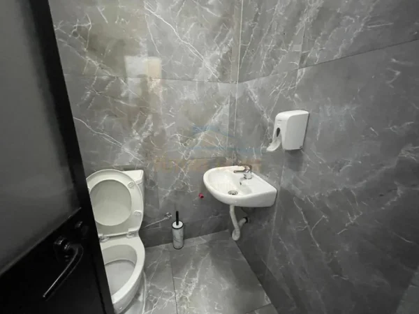 Tirane, shitet ambjent biznesi Kati 1, 130 m² 420.980 €