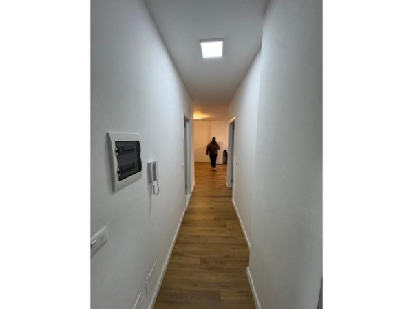 Tirane, jepet me qera apartament Kati 2, 97 m² 700 € 