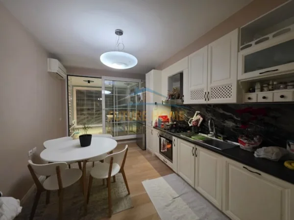 Tirane, jepet me qera apartament Kati 1, 125 m² 2.200 €