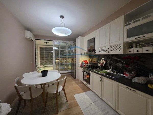 Tirane, jepet me qera apartament Kati 1, 125 m² 2.200 €