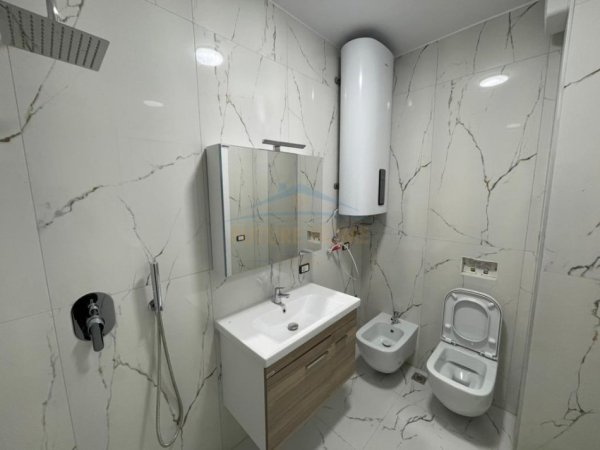 Tirane, jepet me qera apartament Kati 7, 88 m² 680 €