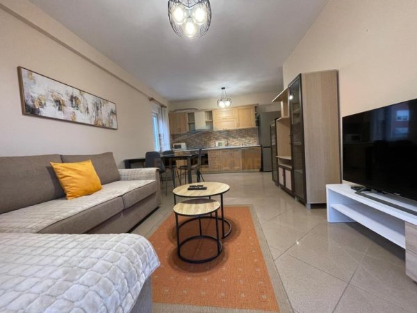 Tirane, jepet me qera apartament Kati 4, 100 m² 800 € 