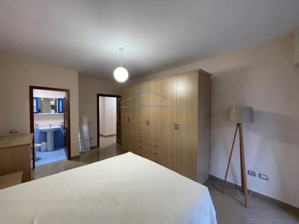 Tirane, jepet me qera apartament Kati 4, 100 m² 800 € 