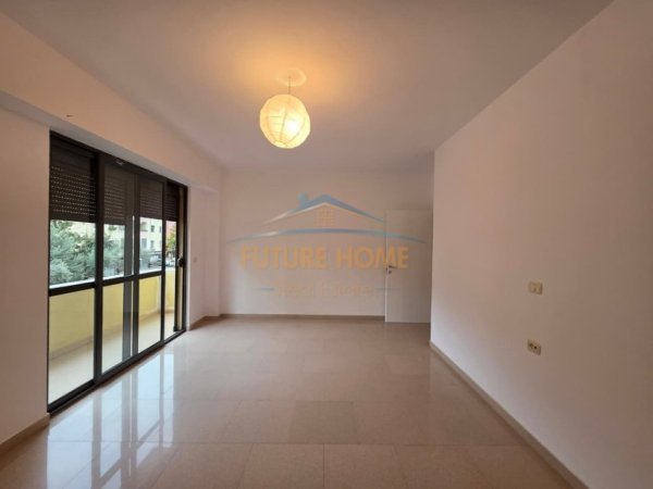 Tirane, jepet me qera apartament Kati 1, 97 m² 550 € 