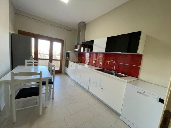 Tirane, shitet apartament Kati 6, 135 m² 550.000 €