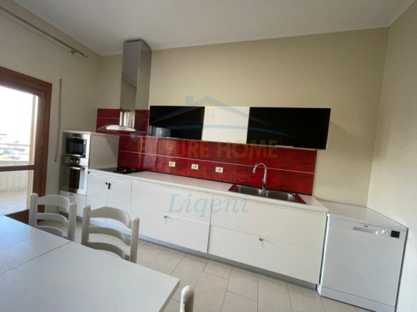 Tirane, shitet apartament Kati 6, 135 m² 550.000 €