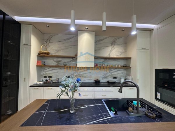 Tirane, shitet apartament Kati 4, 155 m² 665.000 €