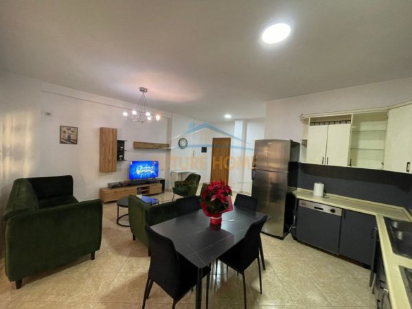 Tirane, jepet me qera apartament Kati 4, 102 m² 750 € 