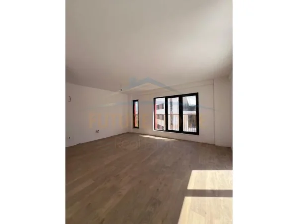 Tirane, shitet apartament Kati 5, 129 m² 313.600 €