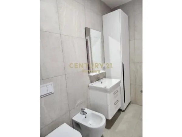 Tirane, jepet me qera apartament 1+1 , 500 € (Bulevardi i Ri)