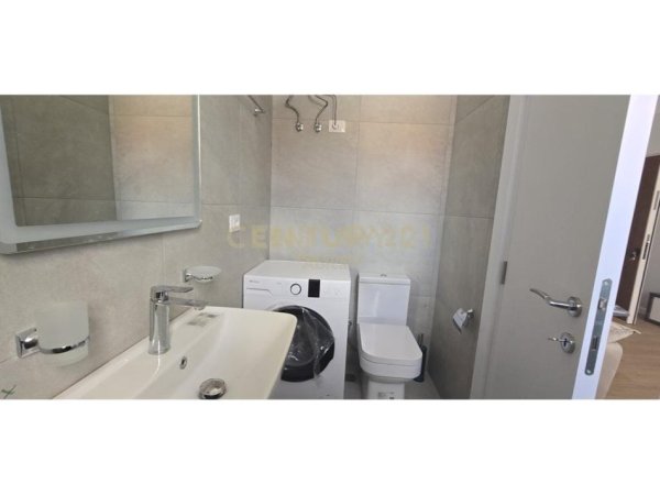 Tirane, jepet me qera apartament 1+1 Kati 7, 50 m² 550 € (Rruga Dritan Hoxha, Prane Kompleksit Aura)