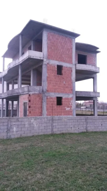 Tirane, shitet Vile 3 Katshe Kati 3, 505 m² 170.000 € (Adresa Valias Kamez)