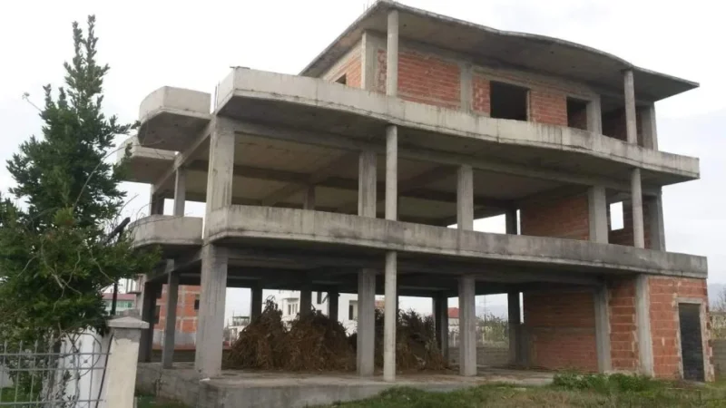 Tirane, shitet Vile 3 Katshe Kati 3, 505 m² 170.000 € (Adresa Valias Kamez)