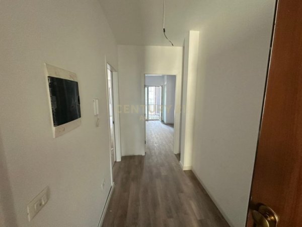 Tirane, shes apartament 1+1+Aneks+Ballkon Kati 5, 81 m² 185.000 € (Emerald Center)