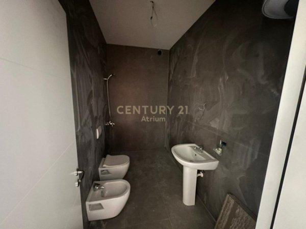 Tirane, shes apartament 1+1+Aneks+Ballkon Kati 5, 81 m² 185.000 € (Emerald Center)