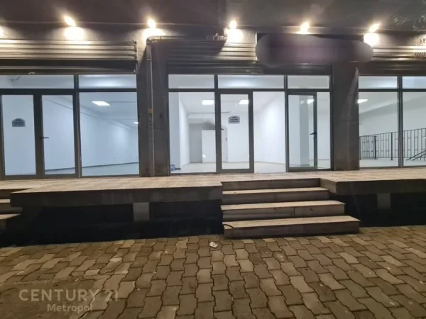 Tirane, jepet me qera ambjent biznesi Kati 0, 225 m² 2.200 € 