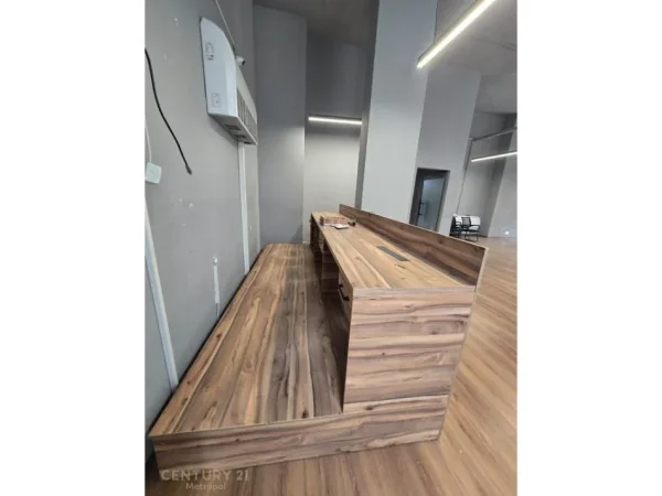 Tirane, jepet me qera zyre Kati 8, 350 m² 5.000 € 