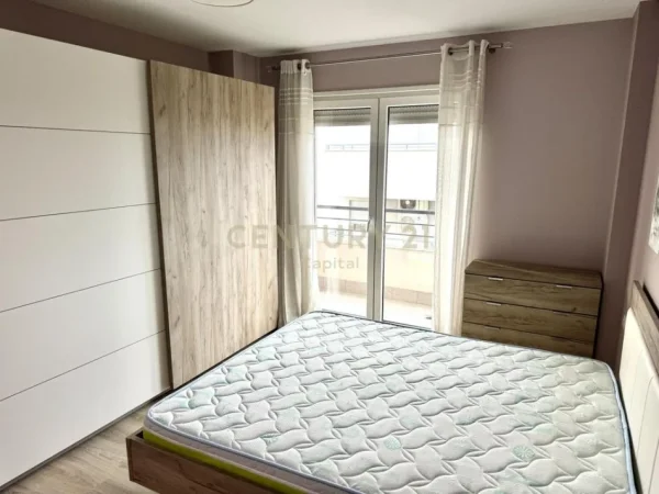 Tirane, jepet me qera apartament 3+1+Aneks+Ballkon Kati 3, 140 m² 1.300 € (Sunrise Residence)