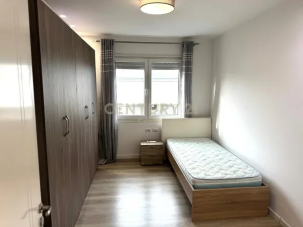 Tirane, jepet me qera apartament 3+1+Aneks+Ballkon Kati 3, 140 m² 1.300 € (Sunrise Residence)