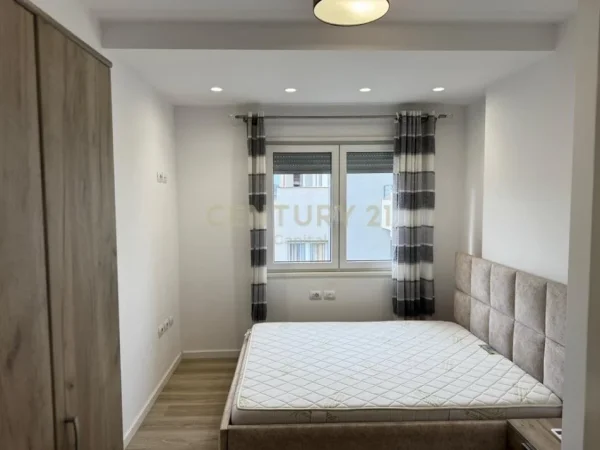 Tirane, jepet me qera apartament 3+1+Aneks+Ballkon Kati 3, 140 m² 1.300 € (Sunrise Residence)