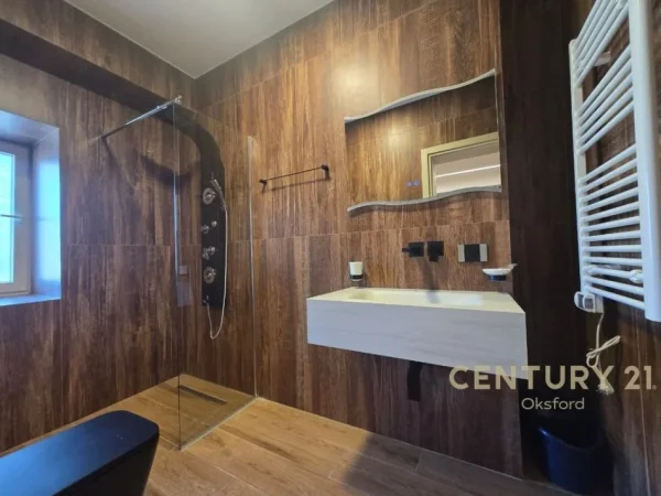 Tirane, jepet me qera apartament 2+1+Aneks+Ballkon Kati 4, 145 m² 1.000 € 