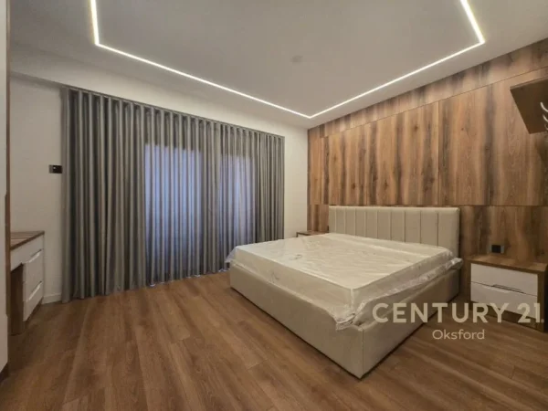Tirane, jepet me qera apartament 2+1+Aneks+Ballkon Kati 4, 145 m² 1.000 € 