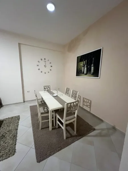 Tirane, jap me qera apartament 1+1 ne zones e Freskut 40.000 lek (Muhamet Deliu)