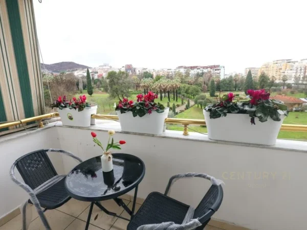 Tirane, jepet me qera apartament 2+1+Aneks+Ballkon Kati 2, 95 m² 1.000 € 