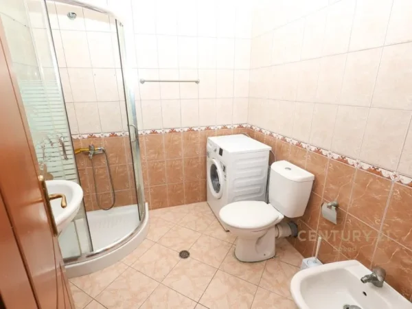 Tirane, jepet me qera apartament 2+1+Aneks+Ballkon Kati 2, 95 m² 1.000 € 