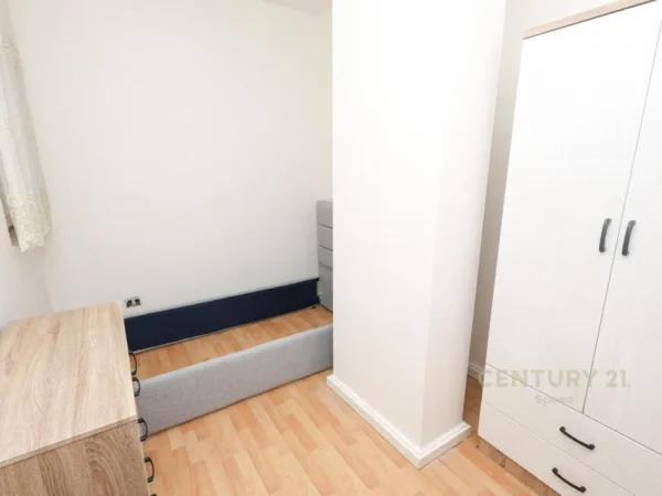 Tirane, jepet me qera apartament 2+1+Aneks+Ballkon Kati 2, 95 m² 1.000 € 