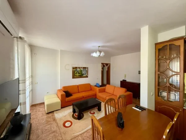 Tirane, jepet me qera apartament 2+1+Aneks+Ballkon Kati 8, 85 m² 700 € 